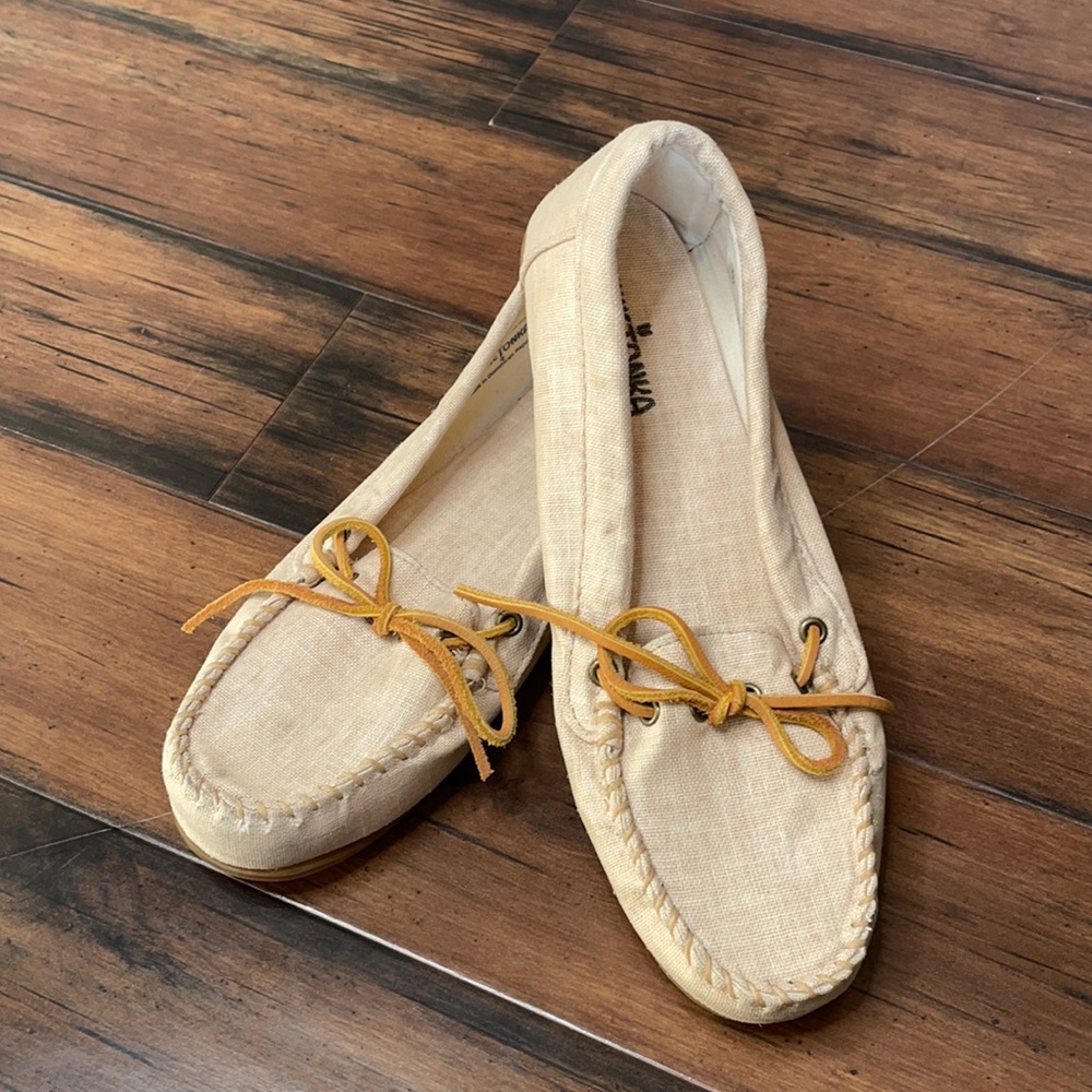 Minnetonka flats size 9 tan with leather tie